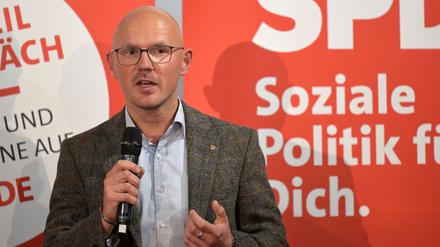 Daniel Keip (SPD) lag im ersten Wahlgang in Brandenburg/Havel mit 26, 6 Prozent vorne.