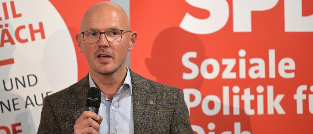 Daniel Keip (SPD) lag im ersten Wahlgang in Brandenburg/Havel mit 26, 6 Prozent vorne.