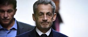 Der ehemalige französische Präsident Nicolas Sarkozy kurz vor seinem Haftantritt im Oktober.