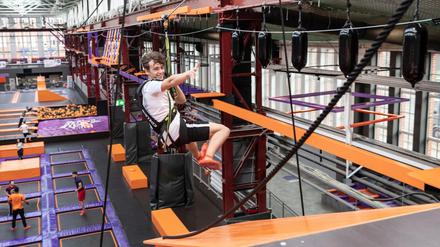 Wer Abwechslung sucht, findet zum Beispiel im Jump House auf Trampolinen den perfekten Ausgleich zu grauen Tagen. 