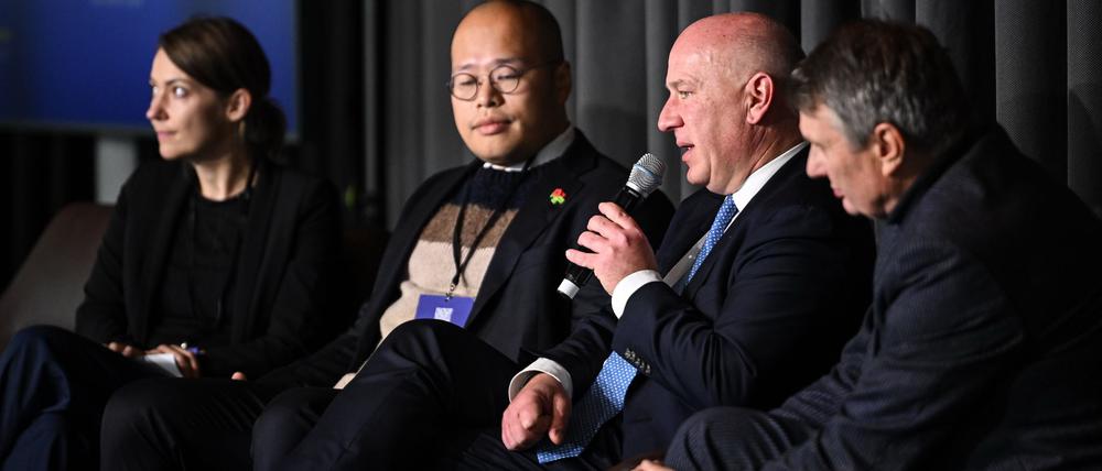 Oppositionelle und politisch Verfolgte aus Diktaturen betonen in Berlin den Wert von Freiheit und Demokratie. 