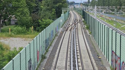 Die S-Bahn am Kamenzer Damm 