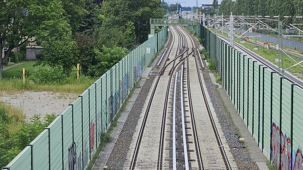 Die S-Bahn am Kamenzer Damm 