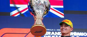 Lando Norris könnte bald einen noch viel größeren Pokal in die Luft stemmen.