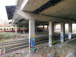 30.01.2025, Berlin - Deutschland. Brücke über die Ringbahn in der Kniprodestraße.