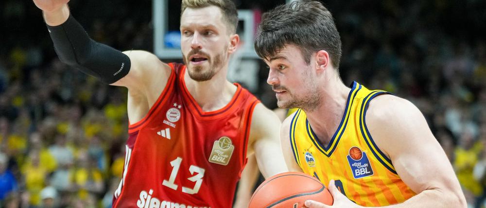 Spielen sie bald in der NBA Europe gegeneinander? Bayerns Andreas Obst (links) und Alba-Profi Jonas Mattisseck. (Archivfoto)
