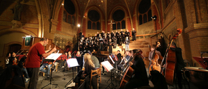 Potsdams Chorfestival Vocalise feiert Silbernes Jubiläum. Das Festival wurde vor 25 Jahren von Ud Joffe gegründet. Probe in der Erlöserkirche Potsdam.
