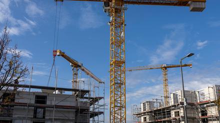 Das „Schneller-Bauen-Gesetz“ soll vor allem den Wohnungsbau in Berlin beschleunigen. (Archivbild) 