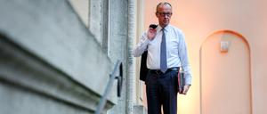 Bundeskanzler Friedrich Merz (CDU) kommt zur Klausurtagung des Bundeskabinetts. 