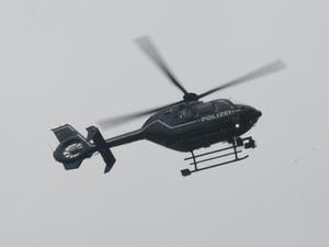 Die Crew des Hubschraubers blieb unverletzt. (Symbolbild)