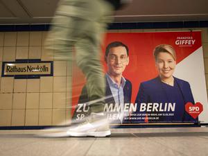Wahlplakate von Franziska Giffey und Martin Hikel in Berlin am 18. Januar 2023. Wahlwerbung zur Wiederholungswahl in Berlin *** Election posters of Franziska Giffey and Martin Hikel in Berlin on 18 January 2023 election advertising for the repeat election in Berlin