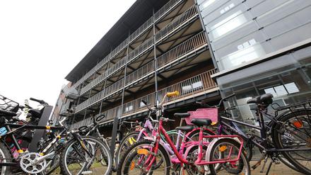 Sonderbauprojekt Flüchtlingsunterkunft „Wieselkiez“ im Schlaatz Potsdam. Von den 220 Bewohnern sind 140 Kinder und Jugendliche.