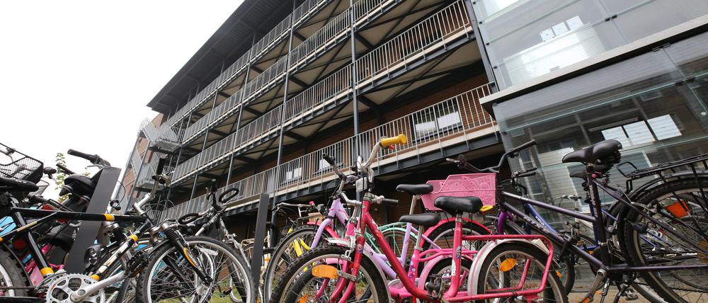 Sonderbauprojekt Flüchtlingsunterkunft „Wieselkiez“ im Schlaatz Potsdam. Von den 220 Bewohnern sind 140 Kinder und Jugendliche.