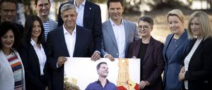 Steffen Krach - Spitzenkandidat SPD Berlin DEU, Deutschland, Germany, Berlin, 01.09.2025 Raed Saleh , Fraktionsvorsitzender der SPD im Berliner Abgeordnetenhaus , Martin Hikel , SPD-Landesvorsitzender , Steffen Krach , Spitzenkandidat der Berliner SPD der Abgeordnetenhauswahl , Nicola Boecker-Giannini , Landesvorsitzende der Berliner SPD, und Franziska Giffey , Senatorin fuer Wirtschaft in Berlin v.l.n.r. auf der Pressekonferenz Vorstellung von Steffen Krach als SPD-Spitzenkandidat unter dem Motto Berlin Macht Krach in Berlin Deutschland en: Raed Saleh , parliamentary group leader of the SPD in the Berlin House of Representatives , Martin Hikel , SPD state chairman , Steffen Krach , top candidate for the Berlin SPD in the Berlin House