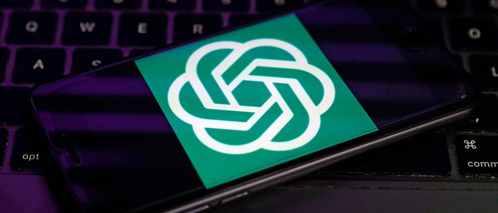 New York: Das Logo von OpenAI, dem Entwickler von ChatGPT, wird auf dem Bildschirm eines Smartphones angezeigt. 