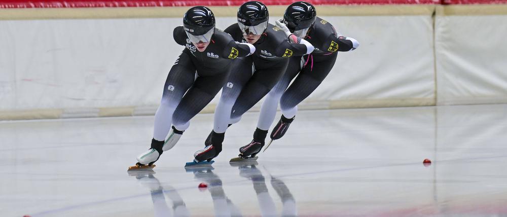 Lea-Sophie Scholz, Josephine Schlörb und Josie Hofmann (von vorne) haben bei der WM-Teamverfolgung in diesem Jahr eine Medaille nur knapp verpasst.