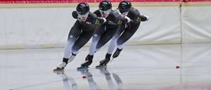 Lea-Sophie Scholz, Josephine Schlörb und Josie Hofmann (von vorne) haben bei der WM-Teamverfolgung in diesem Jahr eine Medaille nur knapp verpasst.