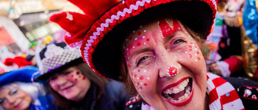 Kölns oberster Karnevalist Christoph Kuckelkorn hält den Karneval für eine große Therapiesitzung. 