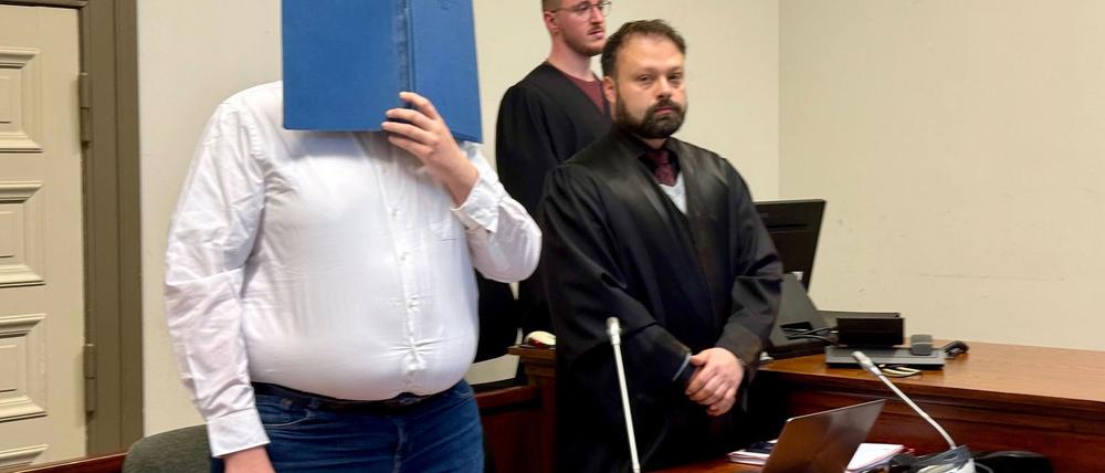 Dem Angeklagten wird versuchter Mord und gefährliche Körperverletzung vorgeworfen. (Archivfoto)