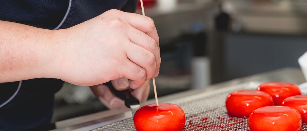 Genuss-Manufaktur: An zwei Tagen entstehen im „Café Komine“ 500 bis 600 Törtchen.