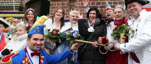  In der Landeshauptstadt Potsdam übergab die neue Oberbürgermeisterin Noosha Aubel den Rathausschlüssel an die Närrinnen und Narren.