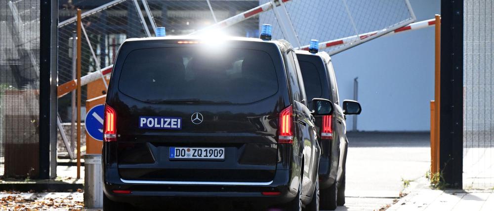 Der Beschuldigte soll Spenden in Form einer Krypto-Währung gesammelt haben, die als Kopfgeld für die Tötungen dienen sollten. 