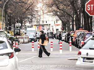 Poller gegen Durchgangsverkehr sind in Berlin-Pankow die Ausnahme. Doch ein neues Kiezblock-Projekt sorgt für Sperrungen an drei Kreuzungen.