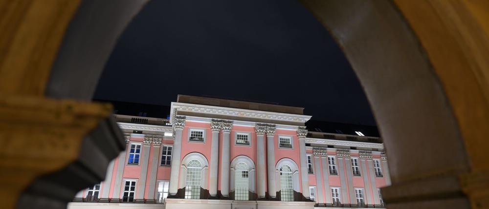 Im Brandenburger Landtag spitzt sich die Koalitionskrise nach dem Austritt von vier Parteimitgliedern des BSW zu. (Archivbild)