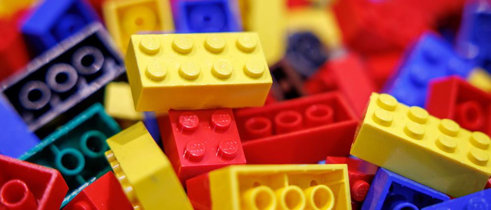 Nicht nur Kinder spielen mit Lego.