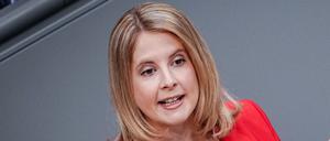 Verena Hubertz (SPD), Bundesministerin für Wohnen, Stadtentwicklung und Bauwesen, spricht bei der Sitzung des Bundestages (Archivbild).