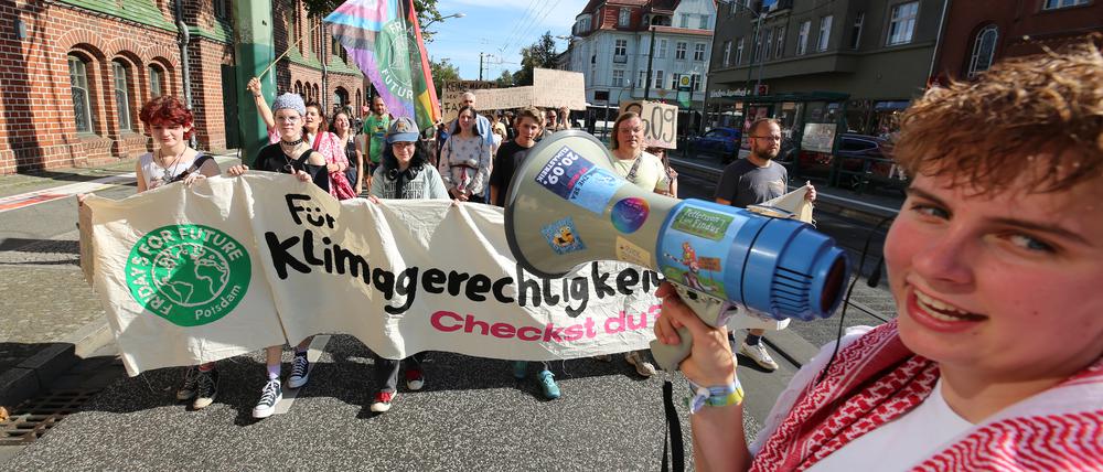 Fridays for Future gegen Gas: Luisa Neubauer bei Klimademonstration in Potsdam. Etwa 200 Personen nahmen an der Demonstration durch Potsdam teil.