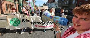 Fridays for Future gegen Gas: Luisa Neubauer bei Klimademonstration in Potsdam. Etwa 200 Personen nahmen an der Demonstration durch Potsdam teil.