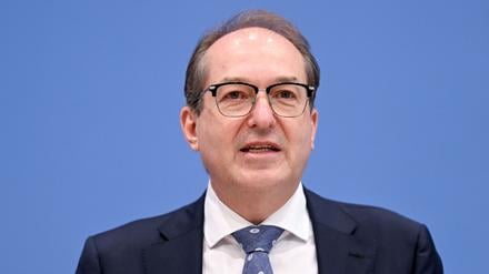 Alexander Dobrindt (CSU), Bundesinnenminister, spricht bei der Vorstellung des BSI-Lageberichts 2025 (Archivbild).