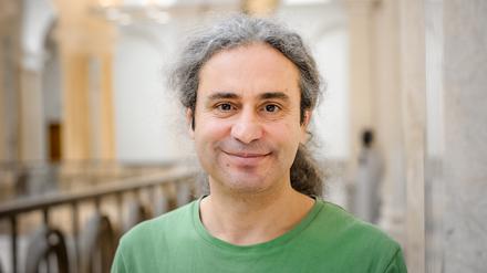 Turgut Altuğ auf einem Foto der Grünen-Fraktion im Abgeordnetenhaus.