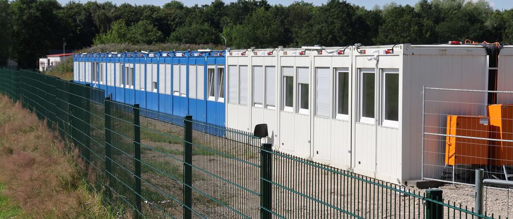 Einige Kommunen nutzen Container nur als Notfallmaßnahme zur Unterbringung von Asylbewerbern, andere auch länger. (Archivbild)