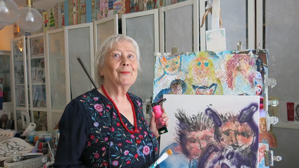 Maria Albel in ihrer Wohnung in Prenzlauer Berg.