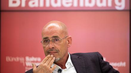 Der BSW-Fraktionsvorsitzende Niels-Olaf Lüders steckt in Brandenburg mit seiner Fraktion in der Krise. Vier Abgeordnete kündigten im Streit ihren Parteiaustritt an. (Archivbild) 