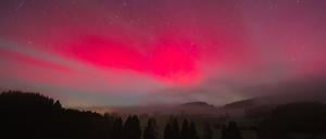 Polarlichter sind am frühen Mittwochmorgen auch in Bayern zu sehen.