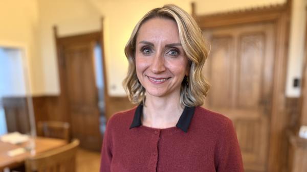 Malgorzata Sijbrandij (CDU), die neue Stadträtin für Bildung, Kultur und Sport im Berliner Bezirk Steglitz-Zehlendorf, in ihrem Amtszimmer im zweiten Stock des Rathauses Steglitz.