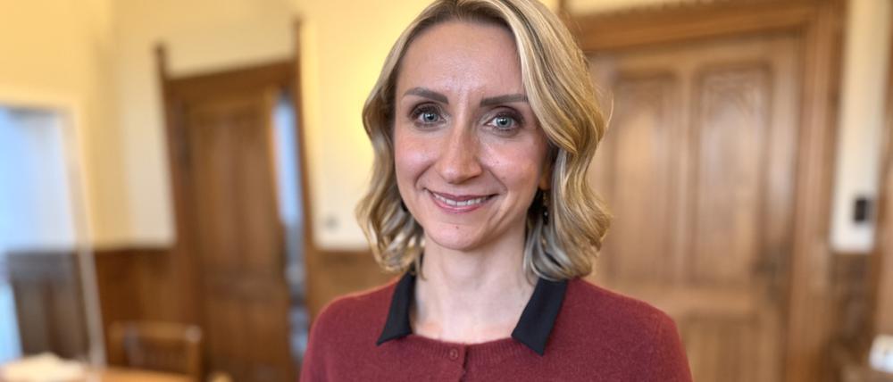 Malgorzata Sijbrandij (CDU), die neue Stadträtin für Bildung, Kultur und Sport im Berliner Bezirk Steglitz-Zehlendorf, in ihrem Amtszimmer im zweiten Stock des Rathauses Steglitz.