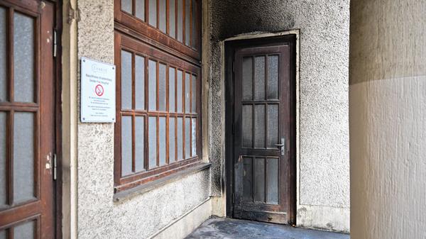 Das Feuer an der Charité wurde laut Polizei gegen 2.05 Uhr gelegt.