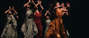 Choreograf und Tänzer Akram Khan bringt seine Company nach Berlin zu „Thikra: Night of Remembering“.