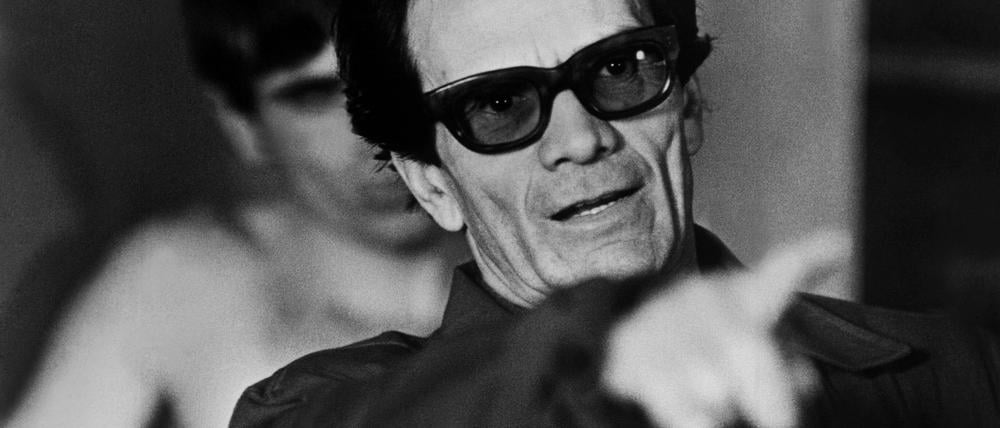 Pier Paolo Pasolini am Set im Mai 1975, ein halbes Jahr vor seiner Ermordung in Ostia.