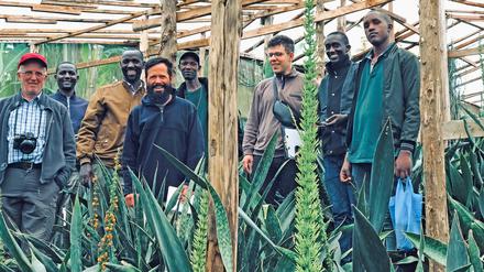 Das Expeditionsteam auf Sansibar unter der Leitung des Potsdamer Botanikers Michael Burkart (l.).