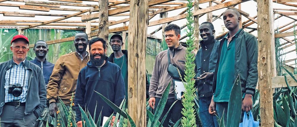 Das Expeditionsteam auf Sansibar unter der Leitung des Potsdamer Botanikers Michael Burkart (l.).