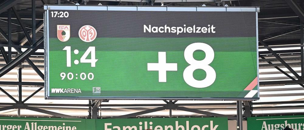 Die Nachspielzeit soll demnächst auf der Anzeigetafel mitlaufen. (Archivfoto)