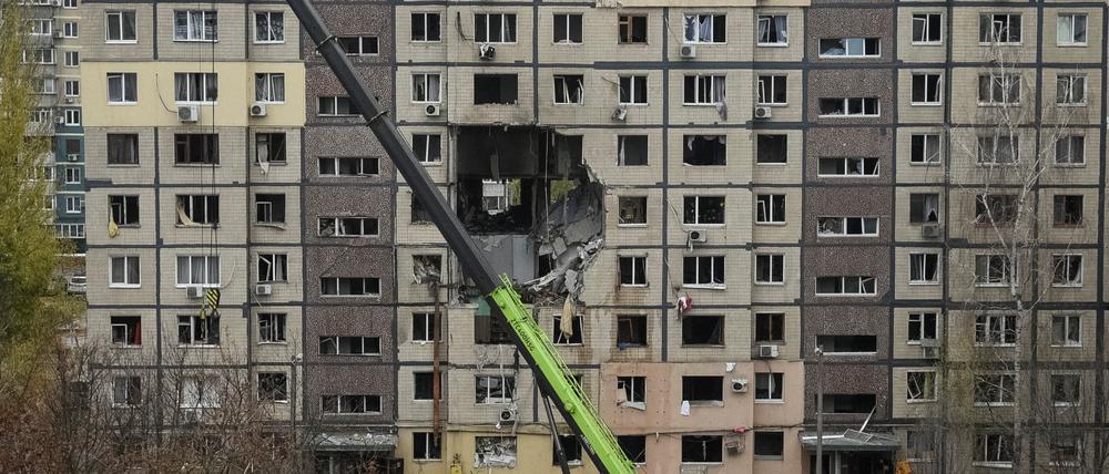 Apartment buildings hit during a Russian drone strike, amid Russia's attack on Ukraine, in Dnipro, Ukraine November 8, 2025. REUTERS/Mykola Synelnykov