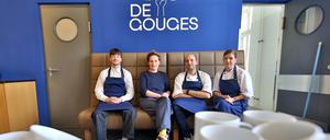 Alexander Engel, Lena Frenkel, Nils Noyen und Ute Schroeder bereiten das De Gouges im Justizzentrum vor.