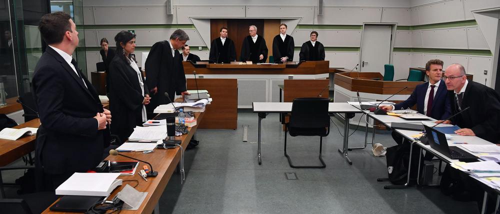 Blick in den Verhandlungsraum des Verwaltungsgerichts Berlin in den Räumen des Kriminalgerichts Moabit. 