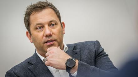 Der Vizekanzler reist als erster Minister der schwarz-roten Bundesregierung nach Peking. (Archivbild)